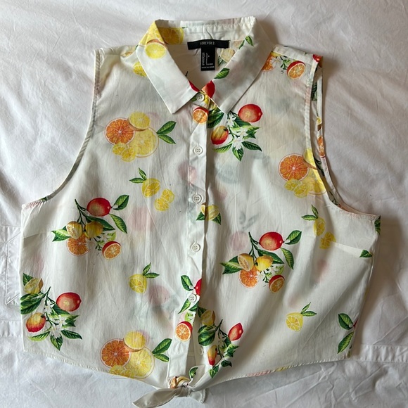 Cropped Button-Down Tank - Picture 2 of 5